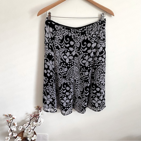 Emma James Dresses & Skirts - Emma James Flowy Floral Midi Skirt Size 14 Petite